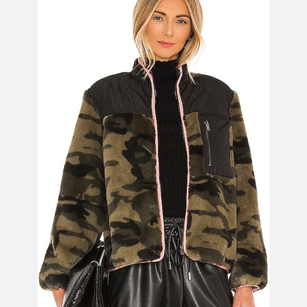 RAILS Wesley Front Zip Camo Fleece Quilted Jacket Size S Faux Fur